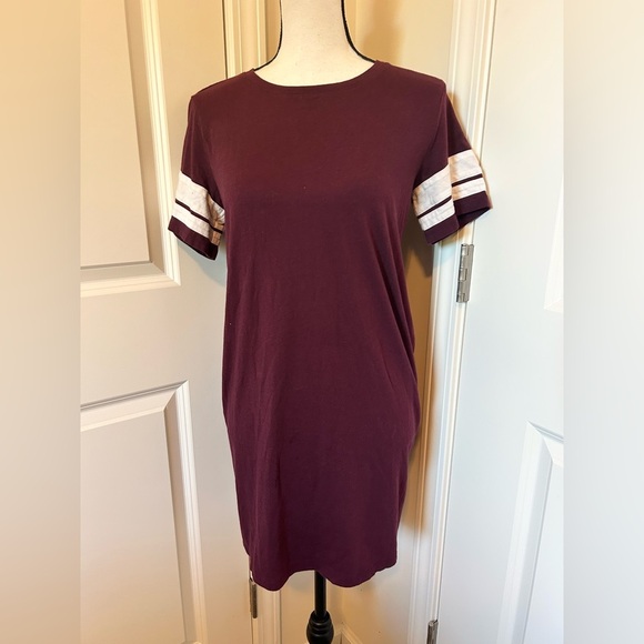Casual Burgundy tshirt Dress with White Stripes baseball style - Picture 1 of 3